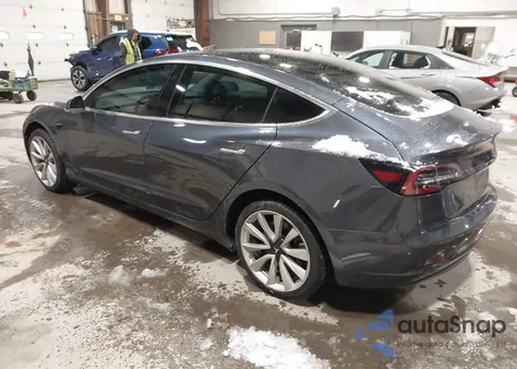 2018 Tesla Model 3 Long Range/Mid Range z USA, uszkodzony, nr VIN 5YJ3E1EA2JF154816